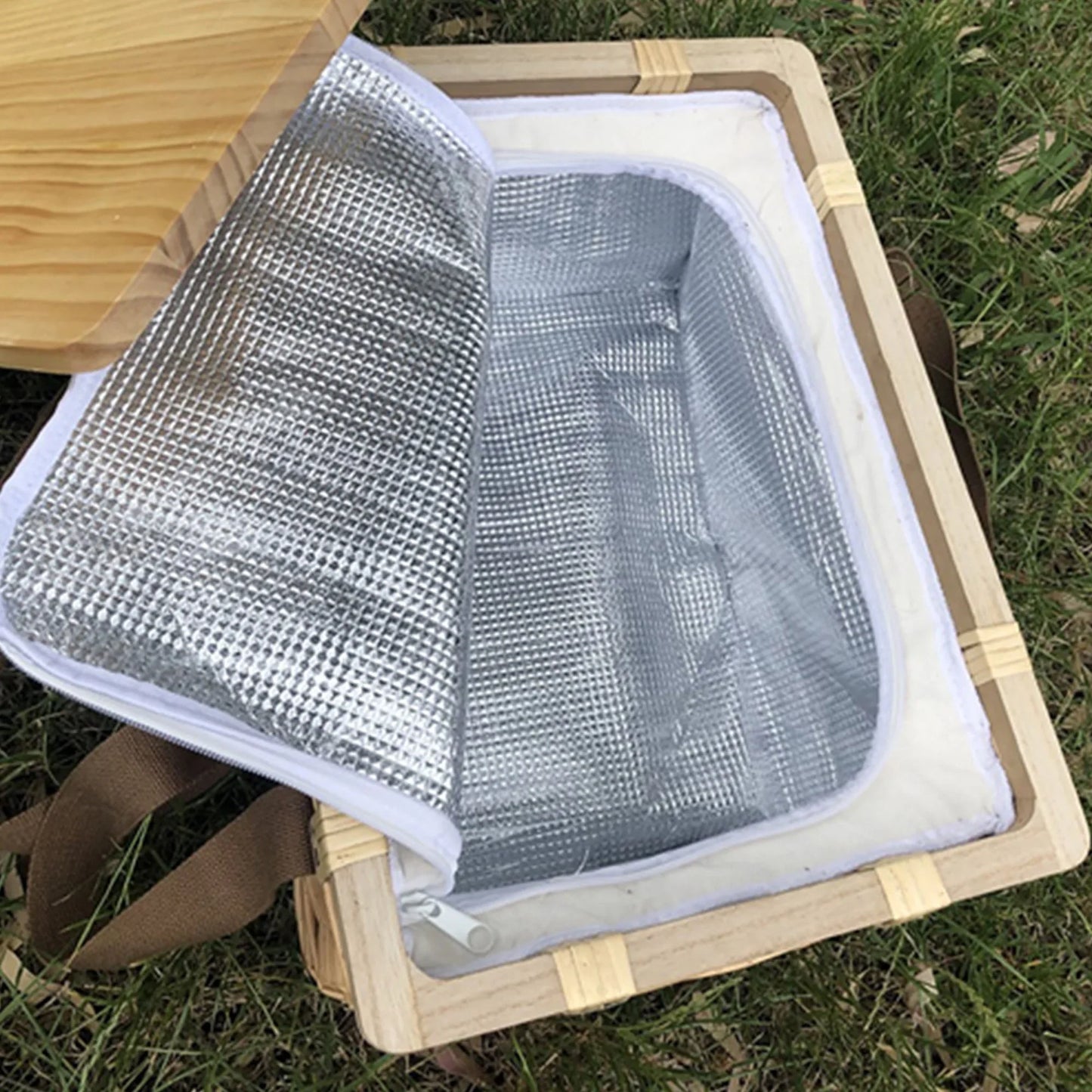 Gold Coast Wicker Picnic Cooler Basket Square - PrintaPromo